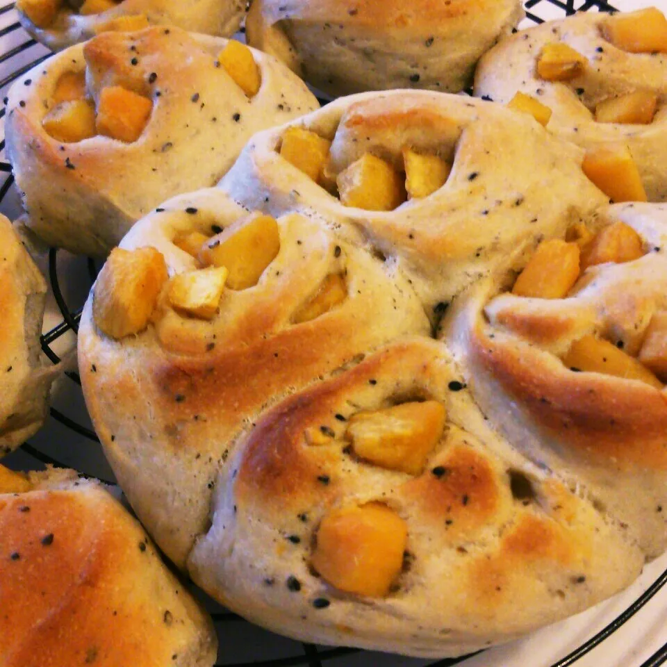 薩摩芋ロールパン@イースト|ささなおさん