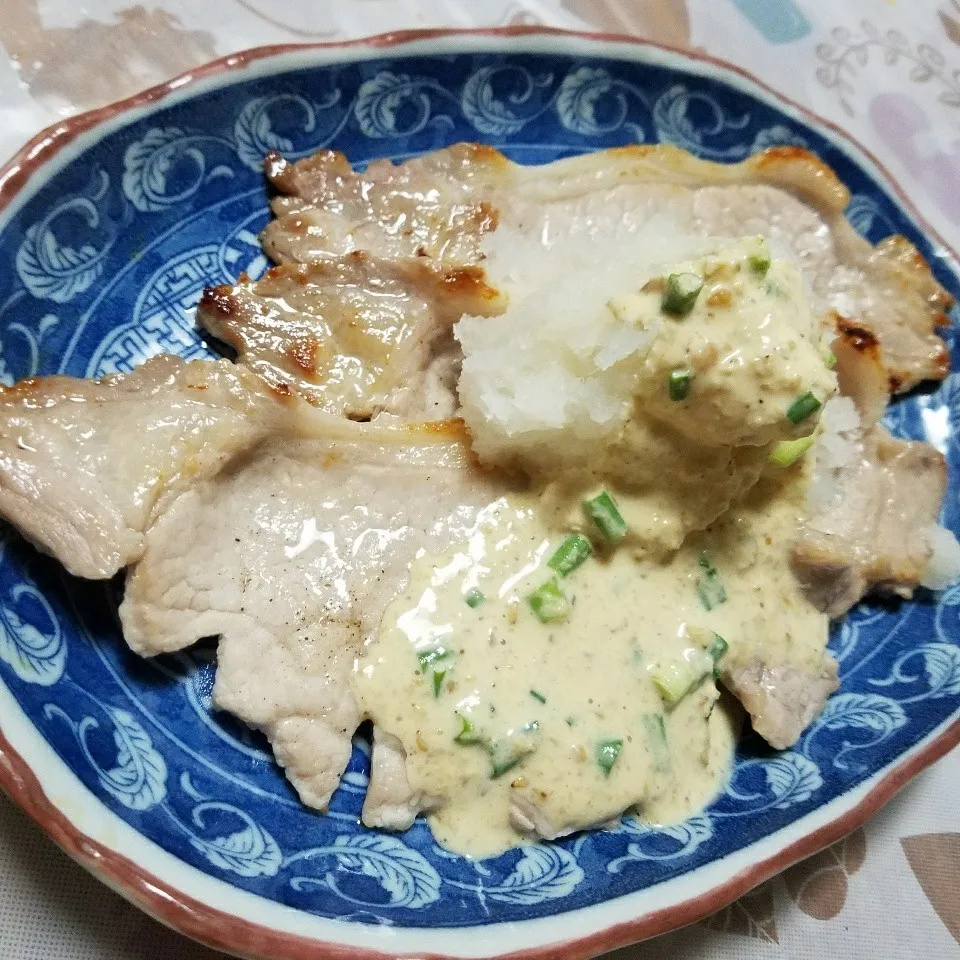 Snapdishの料理写真:RECIPE by LINEで豚ロース肉のおろしゴマだれ♡|かなやんさん