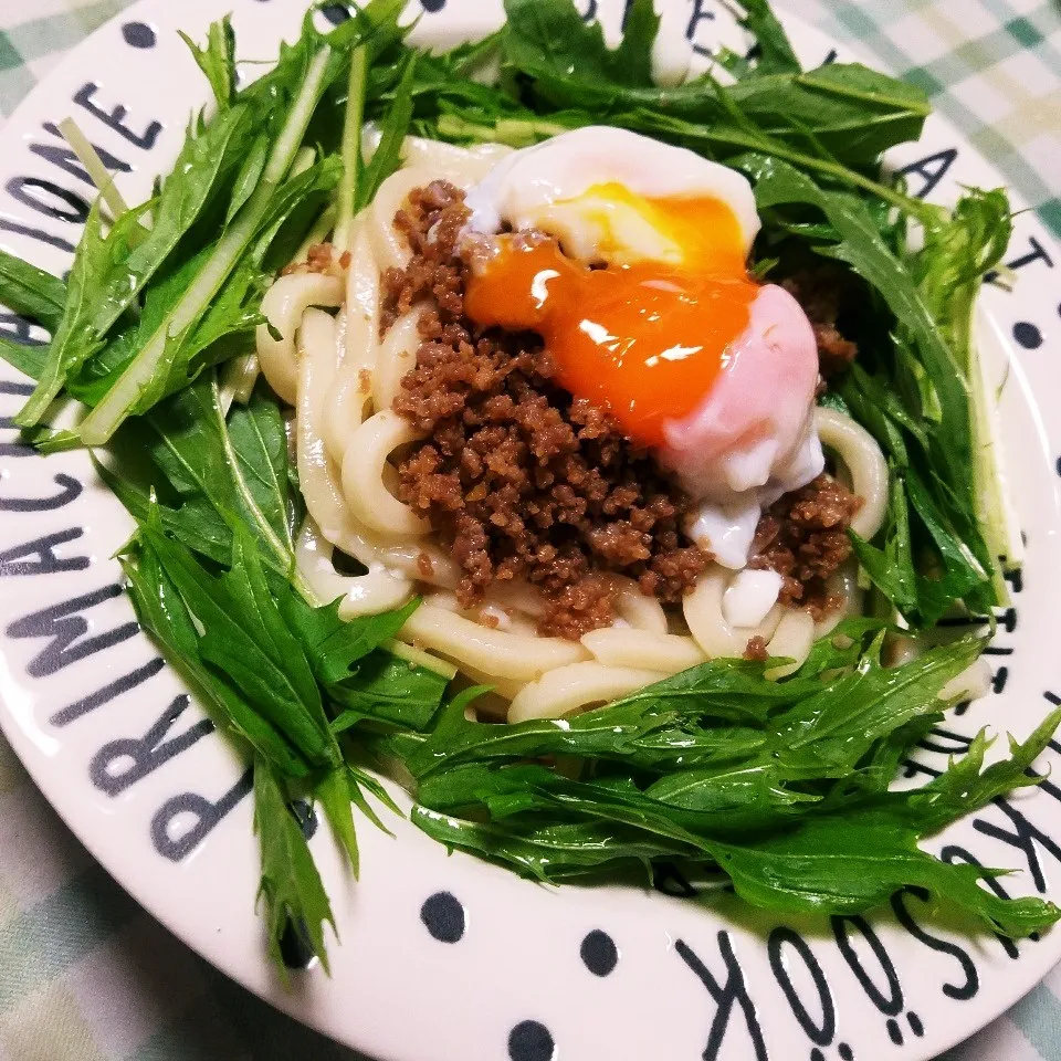 しゃなママ様のそぼろと温玉のサラダうどん♡|かなやんさん