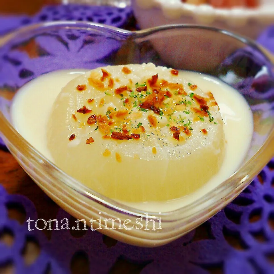 レンジでチン～丸ごと玉葱の冷たいスープ|tonaさん