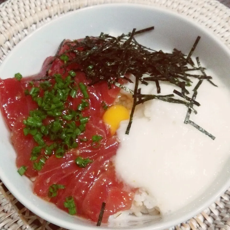 Snapdishの料理写真:美と健康 もち麦とマグロの漬け丼|ふみきゅんさん