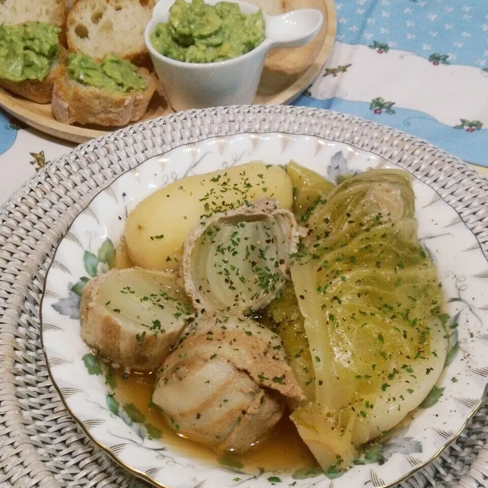 プチ玉ねぎの肉巻きポトフ|ふみきゅんさん