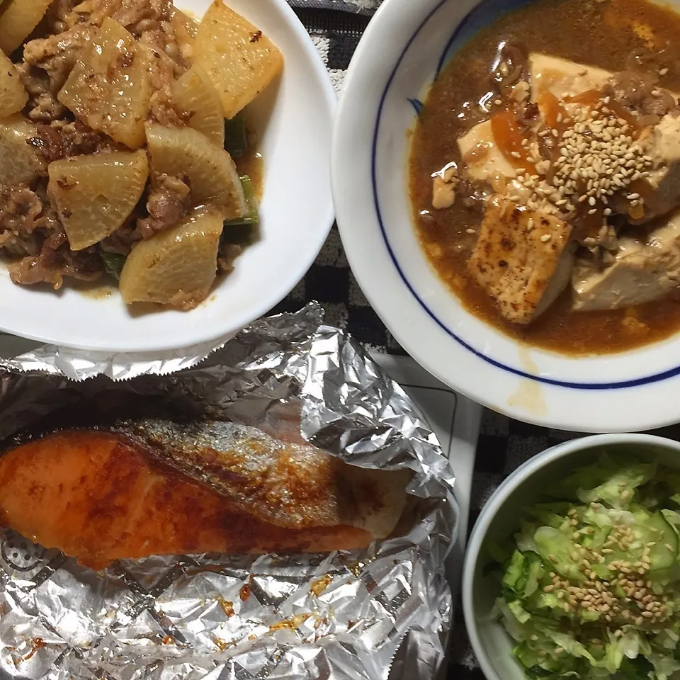 鮭、肉大根、煮豆腐他。|Makokoさん