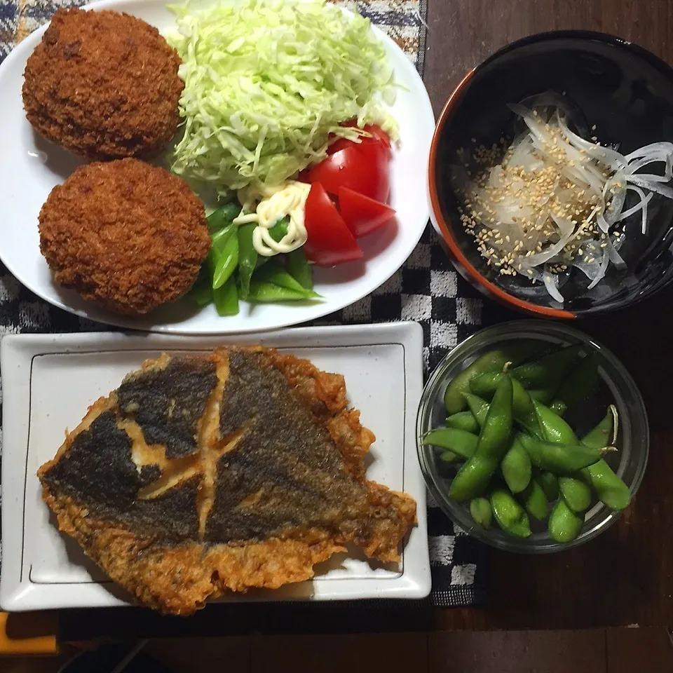 カレイ唐揚げ。げんこつメンチ。|Makokoさん