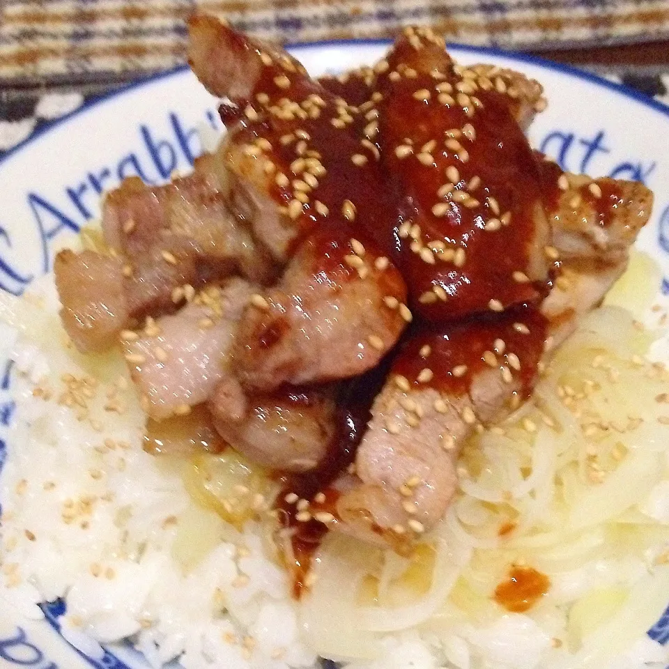 豚ステーキ丼。こうたんソース❗️|Makokoさん