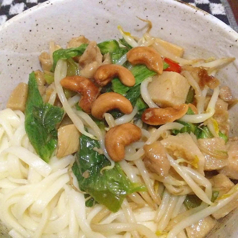 ナッツ入鶏肉炒めのっけ饂飩|Makokoさん