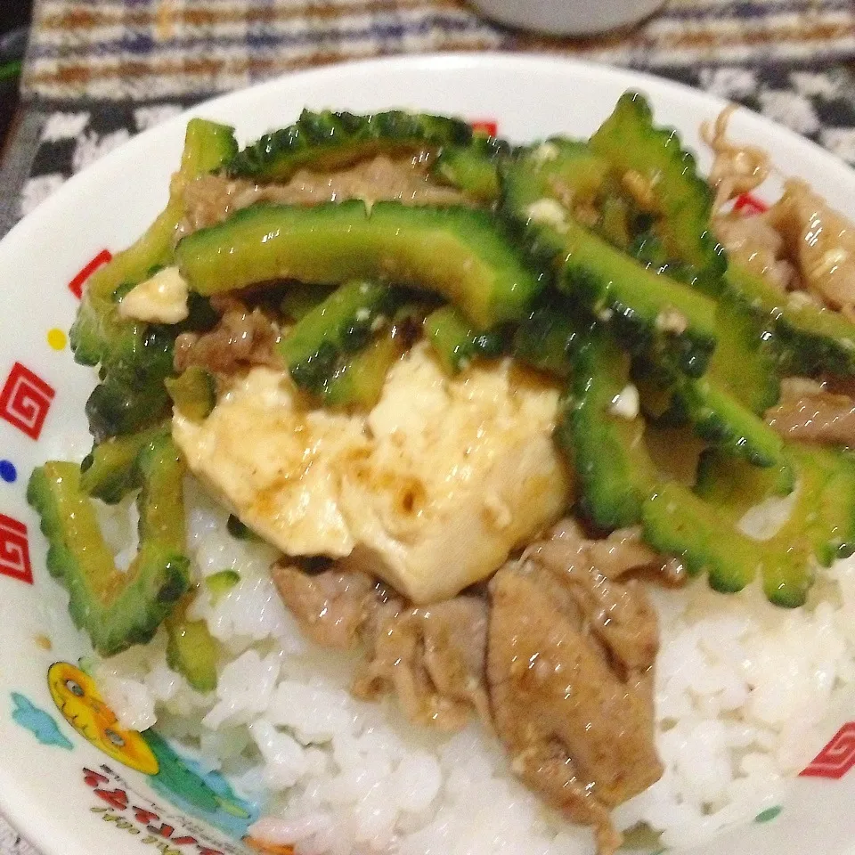 Snapdishの料理写真:ゴーヤ肉豆腐丼|Makokoさん