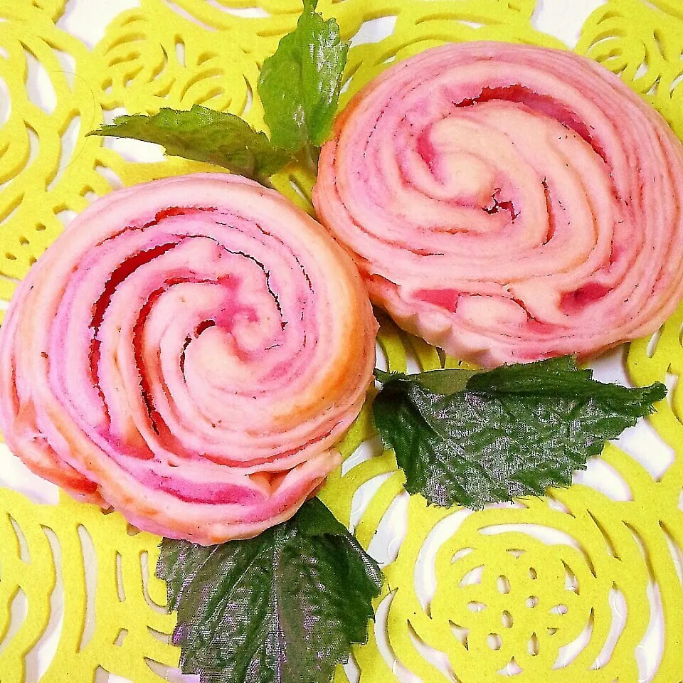 桜餡…だけど薔薇のパン☆|とももんさん