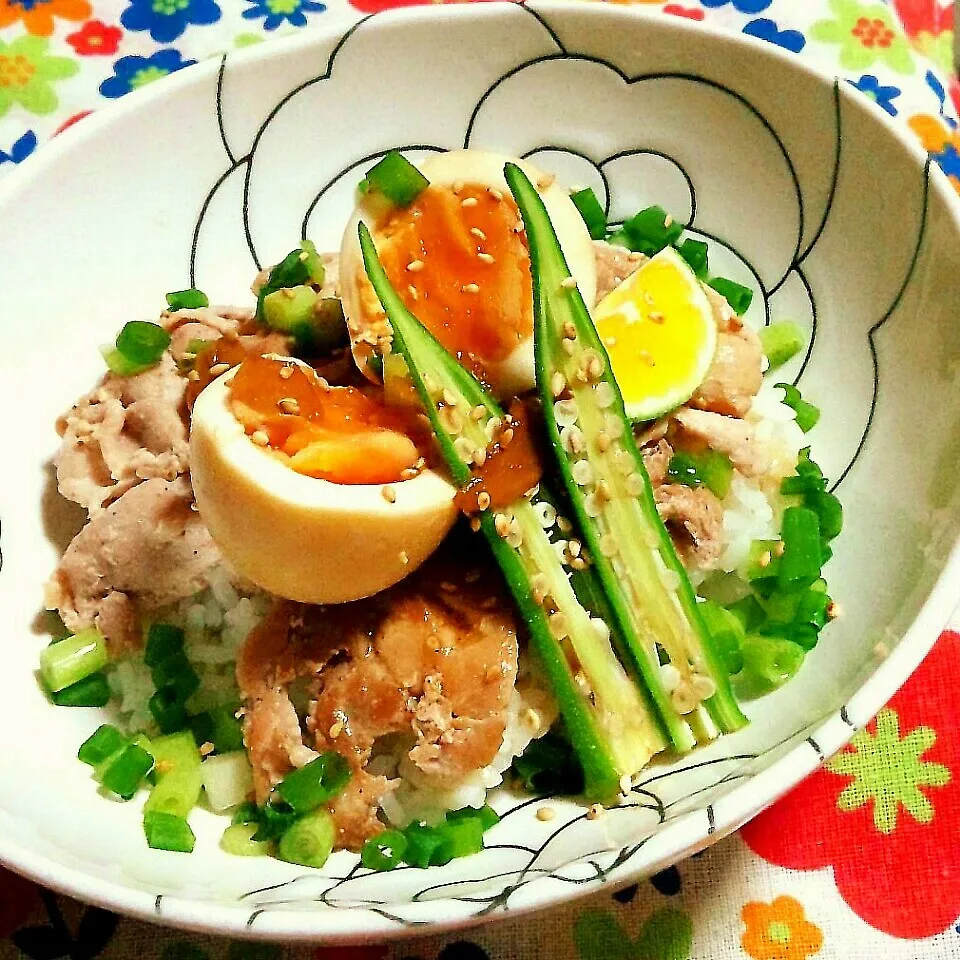 たちゃんさんのガリバタ醤油タマゴ丼☆|とももんさん