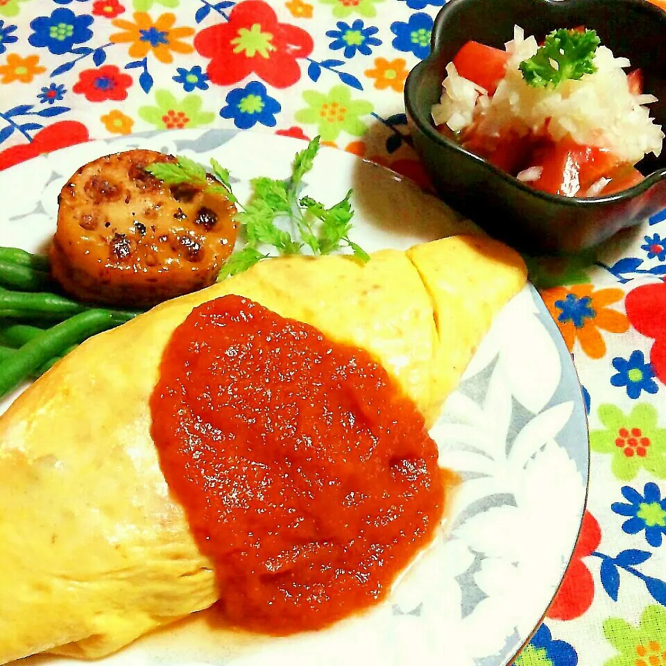 今日の晩ご飯☆オムライス＆ハチミツトマトサラダ♪|とももんさん