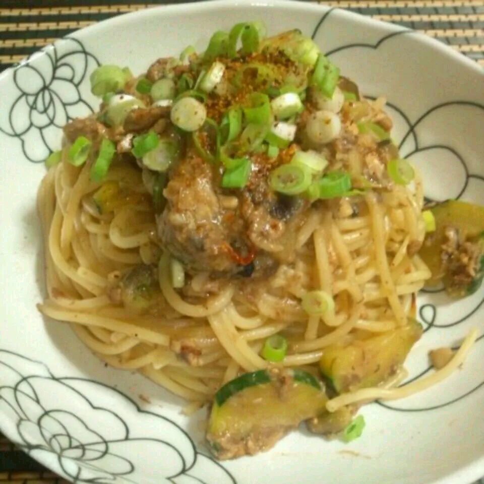 見た目より味勝負(笑)サバ味噌煮缶でパスタ☆|とももんさん