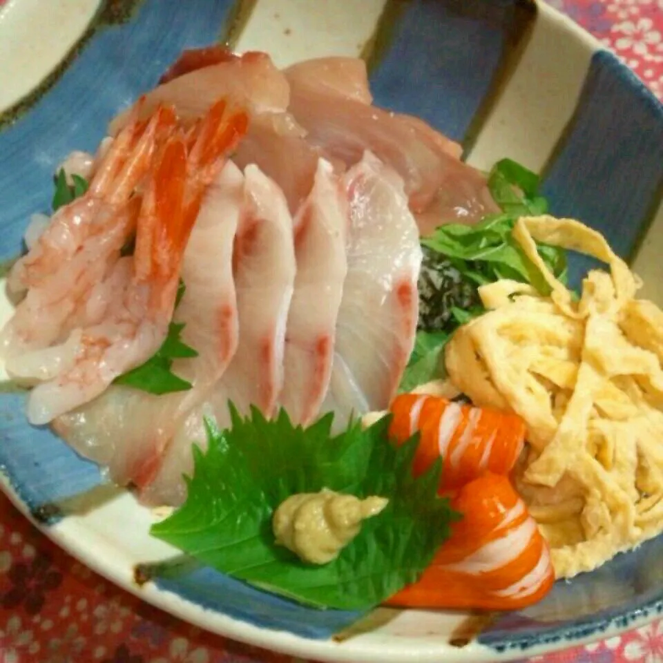 Snapdishの料理写真:海鮮丼☆|とももんさん