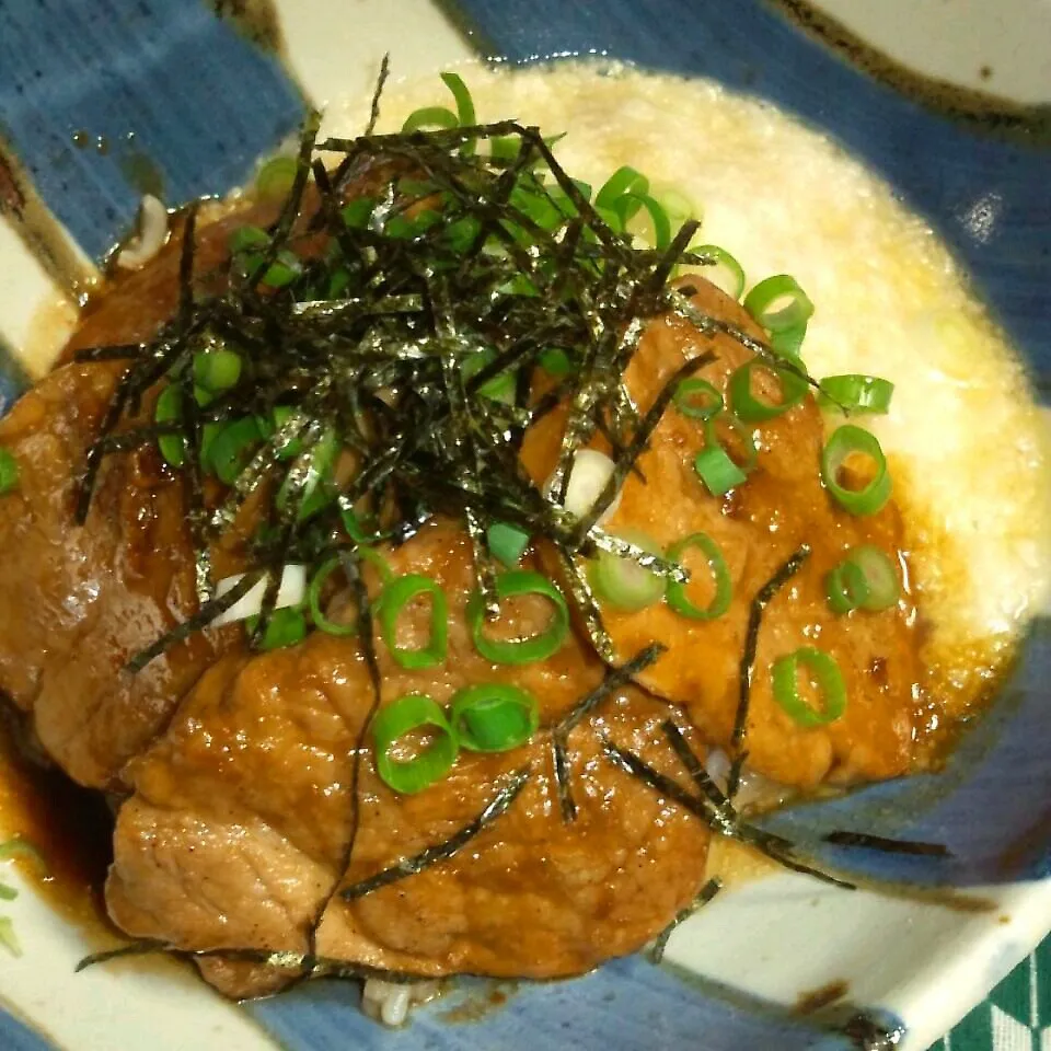 Snapdishの料理写真:ヒレ肉で豚丼☆|とももんさん