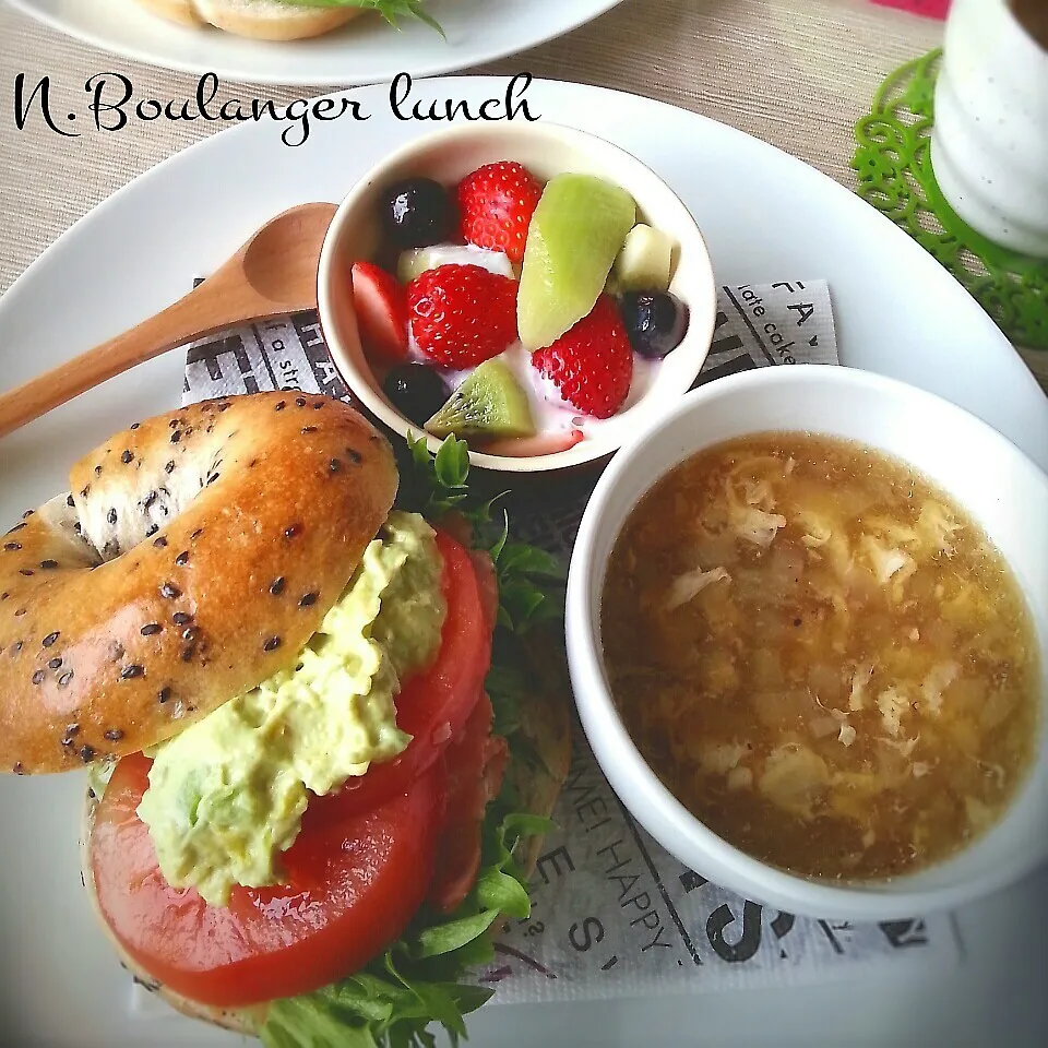 胡麻ﾍﾞｰｸﾞﾙと生姜の玉子ｽｰﾌﾟでlunchﾌﾟﾚｰﾄ♪|つばさ(nao)さん