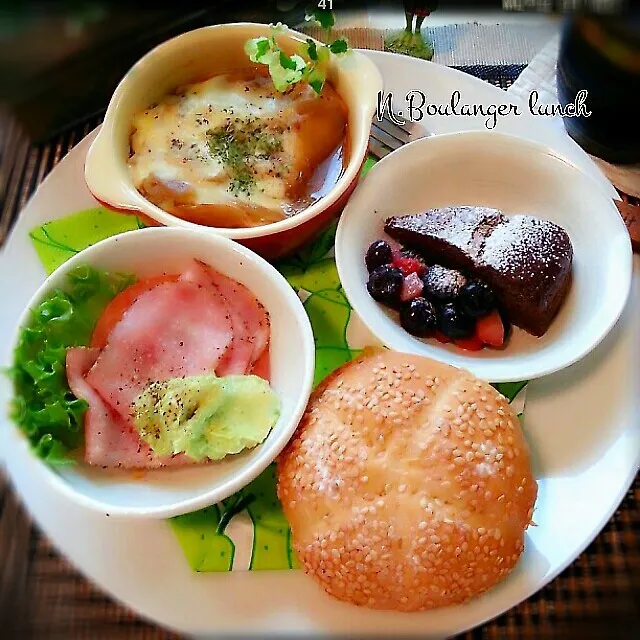 ｶｲｻﾞｰﾛｰﾙとｵﾆｵﾝｸﾞﾗﾀﾝのlunchﾌﾟﾚｰﾄ。|つばさ(nao)さん