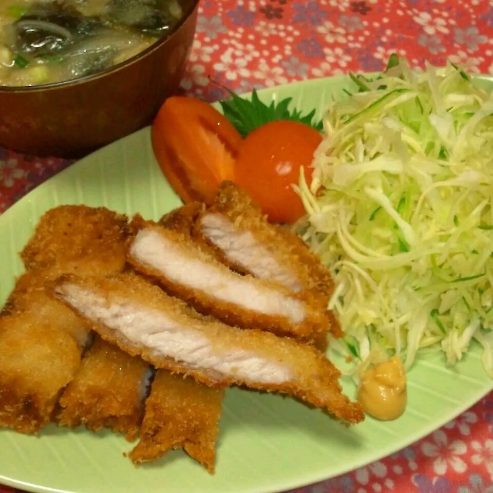 今日の晩御飯☆トンカツと味噌汁☆|とももんさん