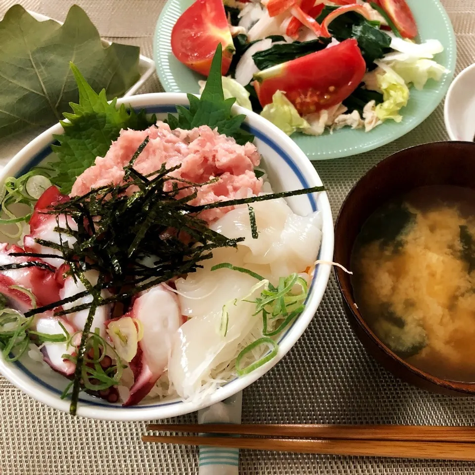 Snapdishの料理写真:海鮮丼ぶり♫|kazumi_a♡さん