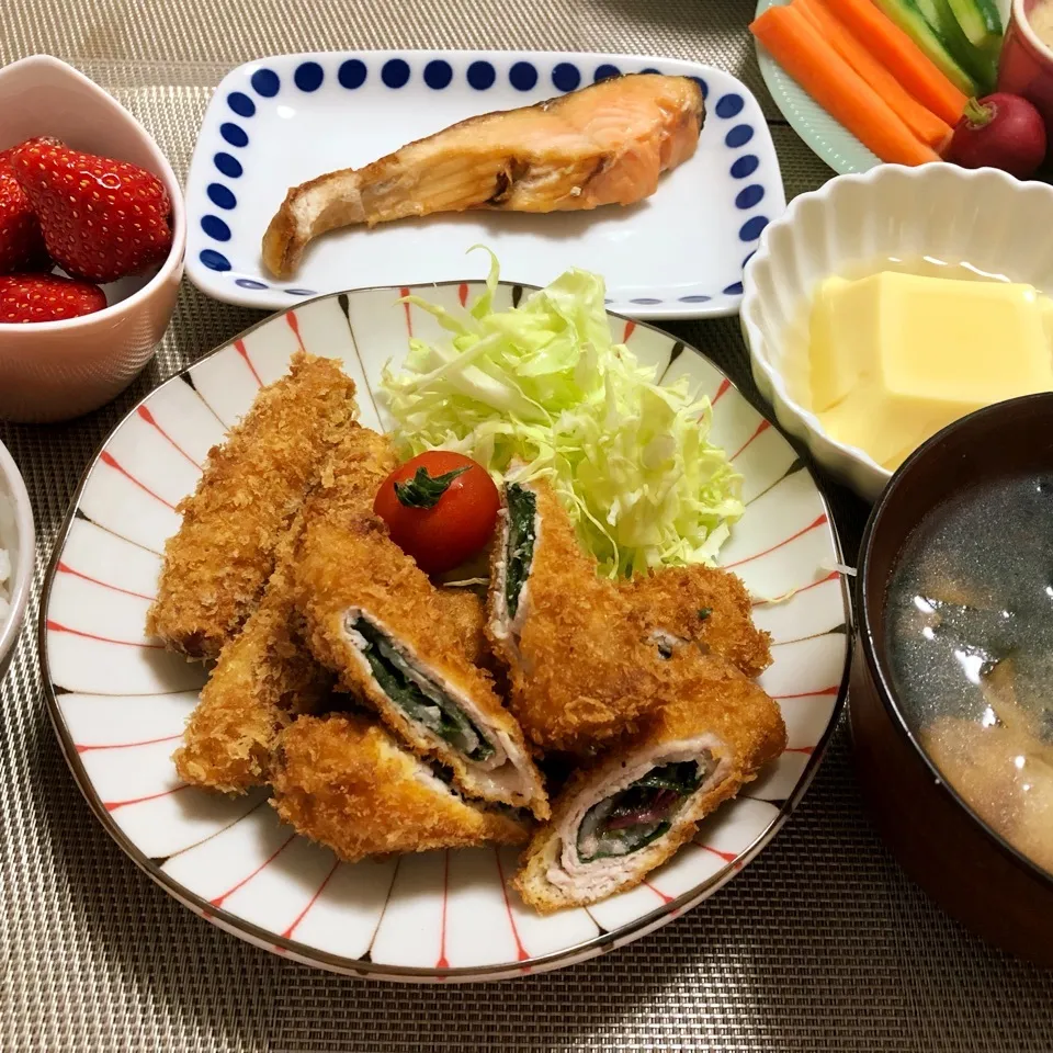 Snapdishの料理写真:梅しそフライとウインナーフライで夕ご飯|kazumi_a♡さん