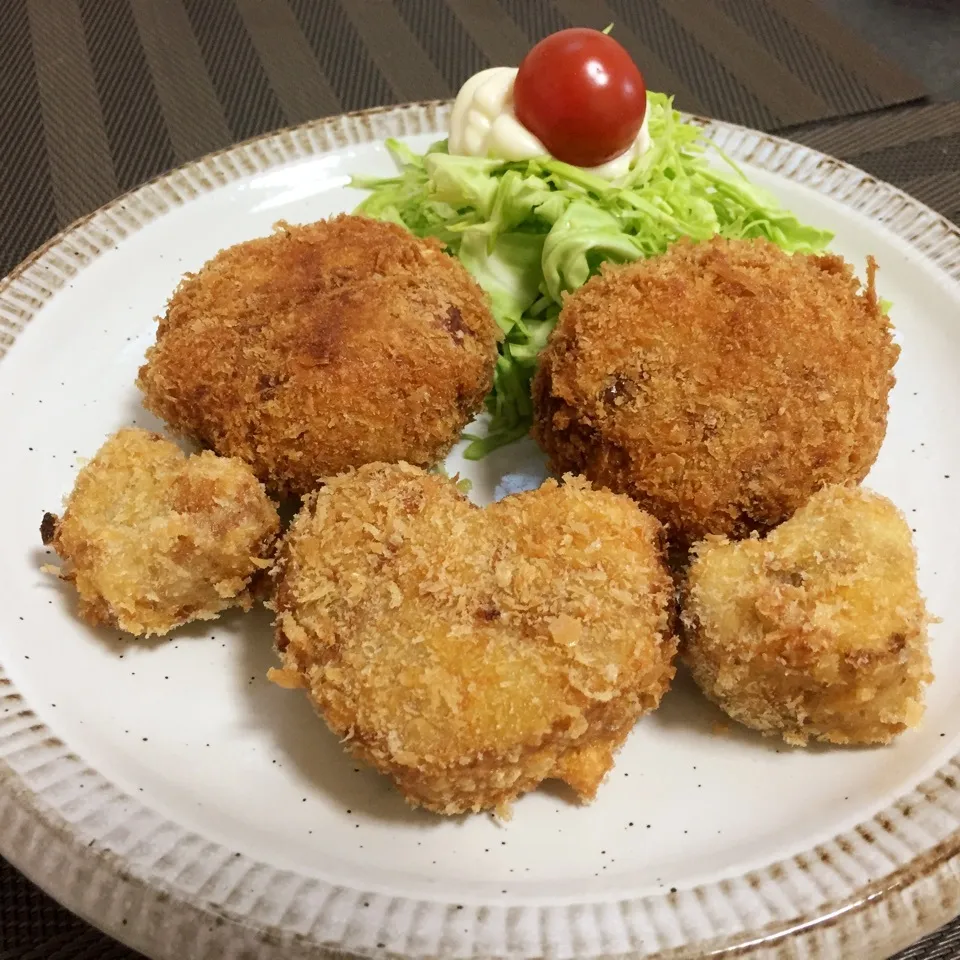 Snapdishの料理写真:コロッケ作りました♡も可愛く|kazumi_a♡さん