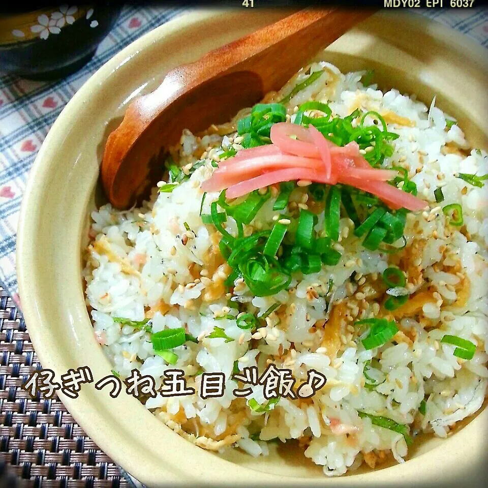 薬味たっぷりの簡単仔ぎつね五目ご飯です。|つばさ(nao)さん