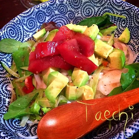 Snapdishの料理写真:アボカドマグロ丼|Taechi309さん