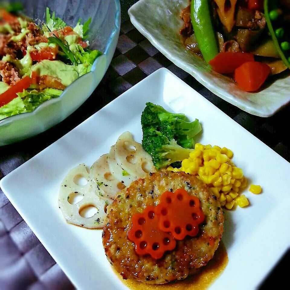 Snapdishの料理写真:おからﾊﾝﾊﾞｰｸﾞと豚肉の筑前煮などの夕食♪|つばさ(nao)さん