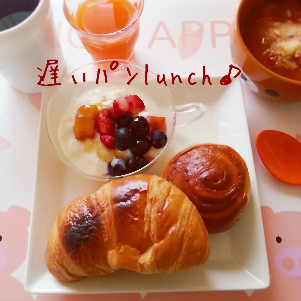 遅ぃﾊﾟﾝlunch♪|つばさ(nao)さん