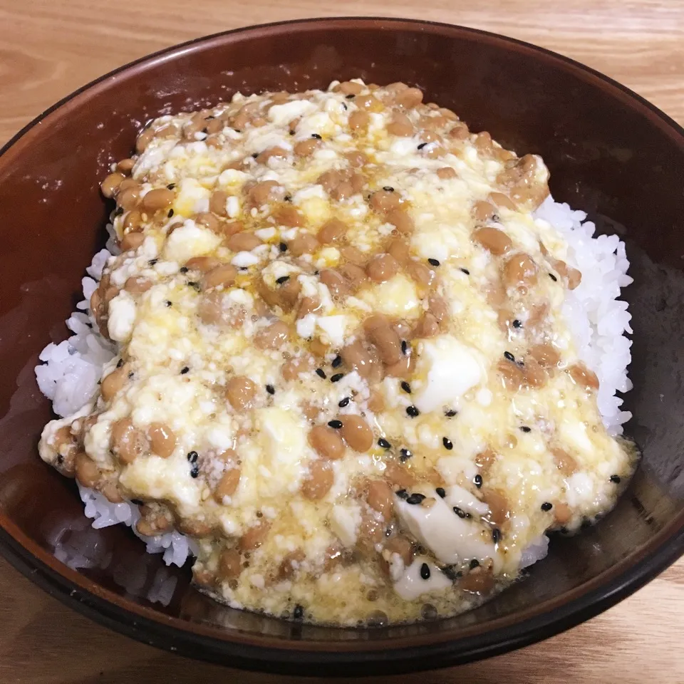 卵納豆腐丼|まぁたんさん