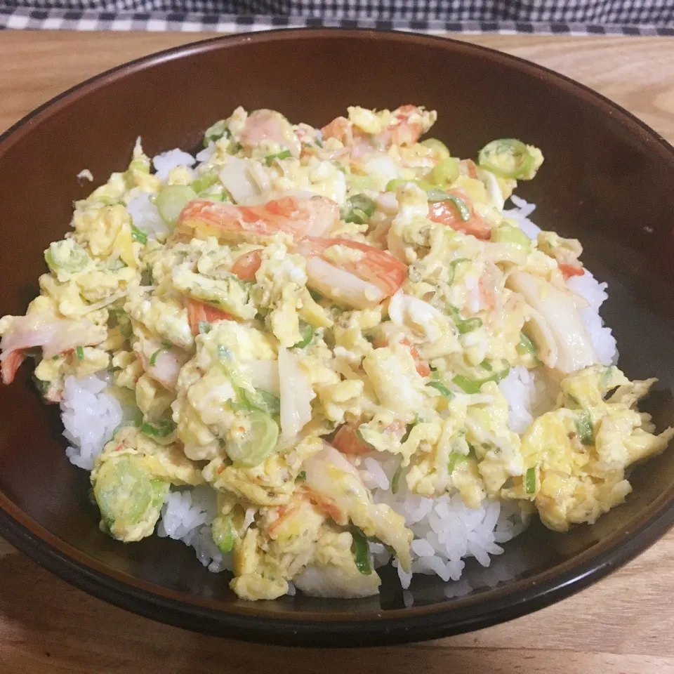 カニカマ卵とじ丼|まぁたんさん