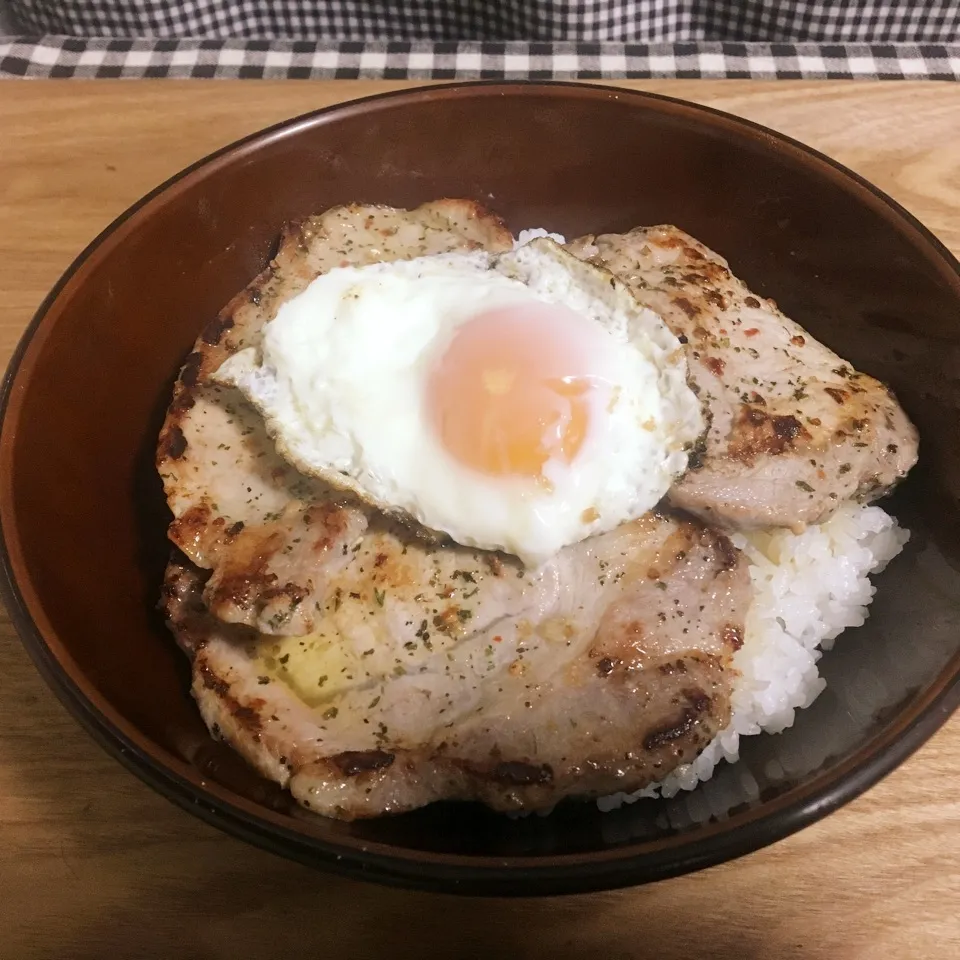 豚ロースソテー丼|まぁたんさん