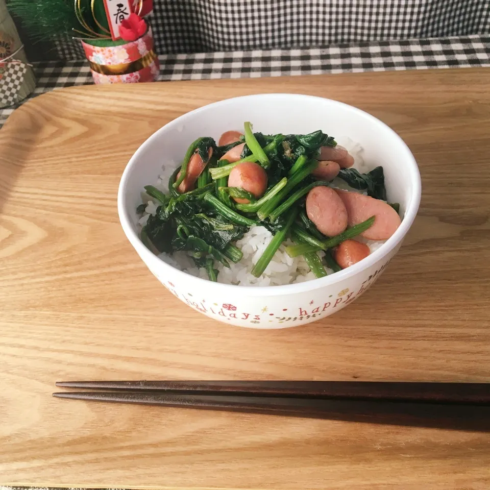 ほうれん草ウィンナーバターしょう油ソテー丼|まぁたんさん