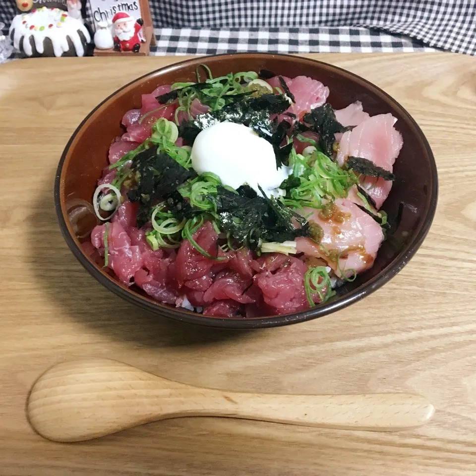 マグロづくし丼|まぁたんさん