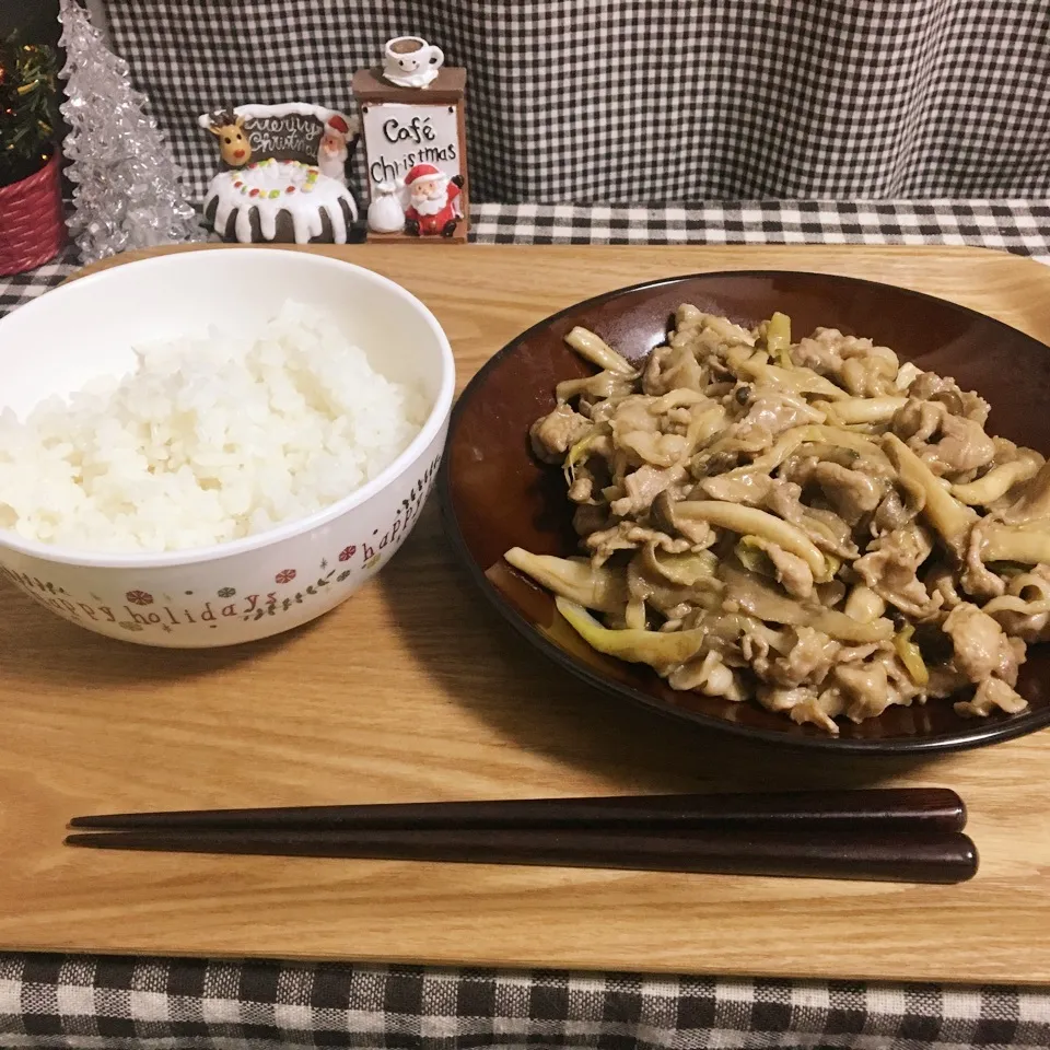 Snapdishの料理写真:豚肉ときのこのにんにく味噌マヨ炒め|まぁたんさん