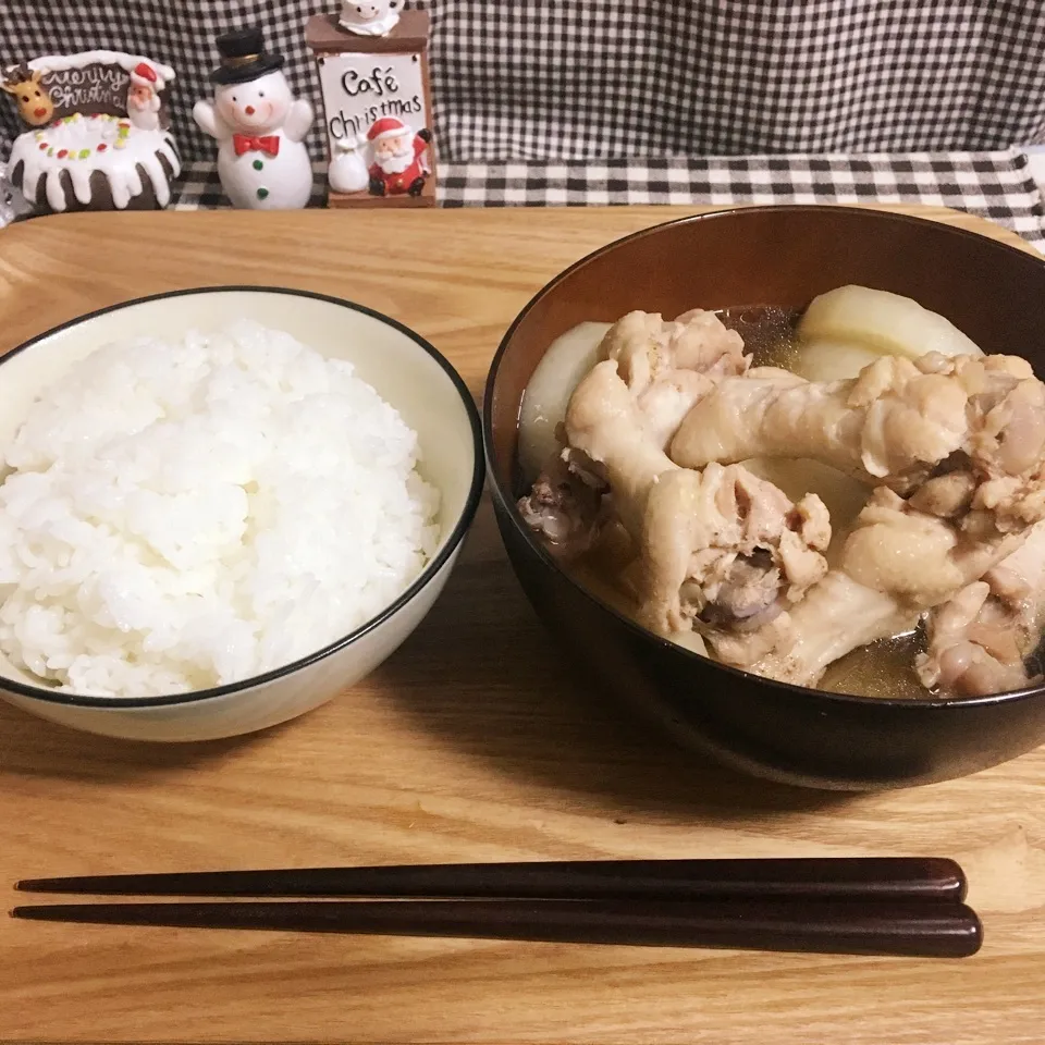 Snapdishの料理写真:手羽元と大根の煮物|まぁたんさん