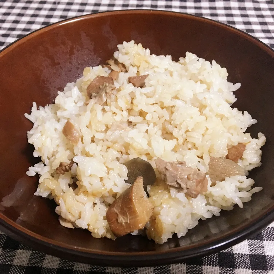 【簡単】とりごぼう缶で簡単炊き込みご飯|まぁたんさん