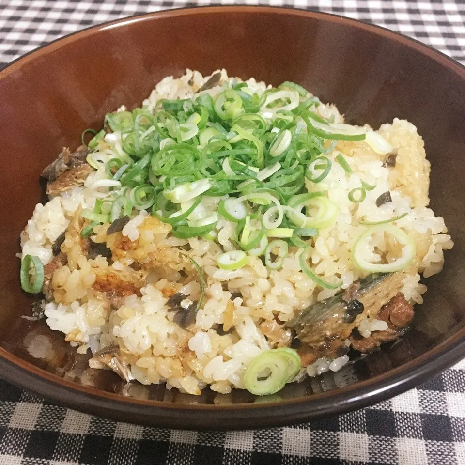 【簡単】鯖の照焼缶で簡単炊き込みご飯|まぁたんさん