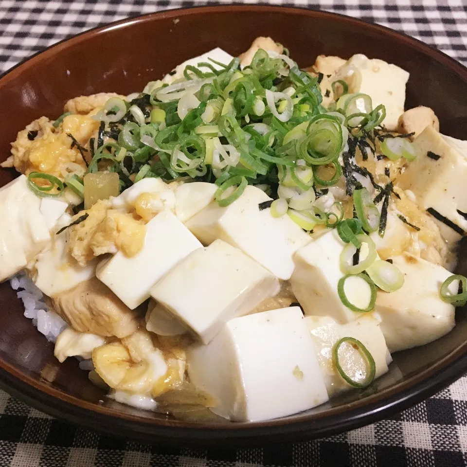 【飯研】鶏肉と豆腐の卵とじ丼|まぁたんさん