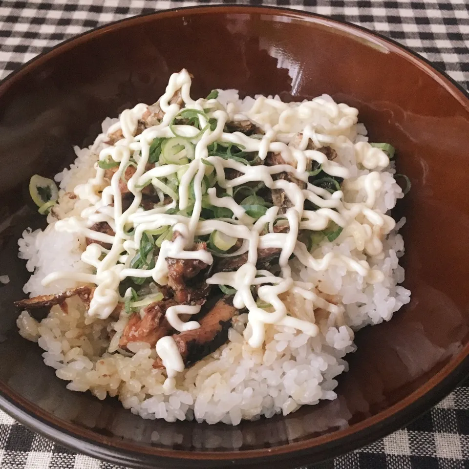 Snapdishの料理写真:【簡単】さんまの蒲焼丼|まぁたんさん