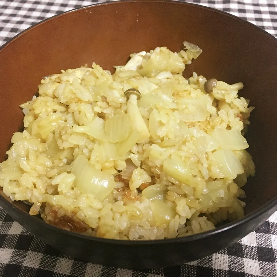 【飯研】鍋キューブで簡単炊き込みご飯|まぁたんさん