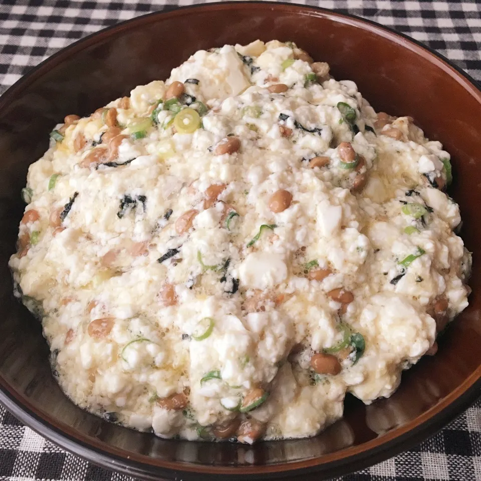 Snapdishの料理写真:【定番】卵納豆腐丼|まぁたんさん