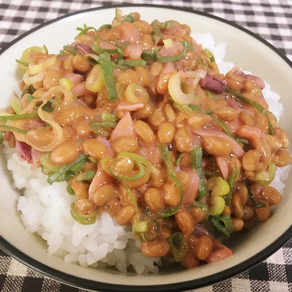 Snapdishの料理写真:【定番】二日連続イカ明太納豆ご飯|まぁたんさん