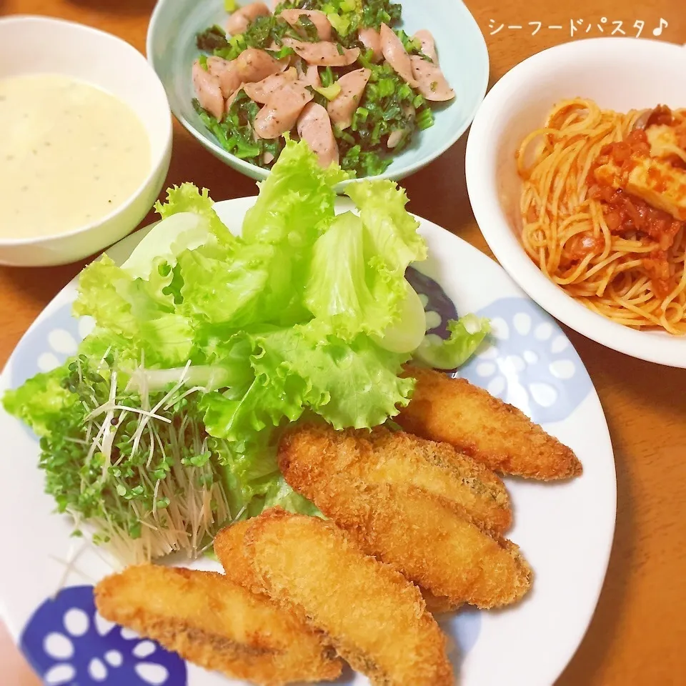 Snapdishの料理写真:＊鮭フライ、トマトパスタ♪蕪の葉ソテー＊|ultramarineさん