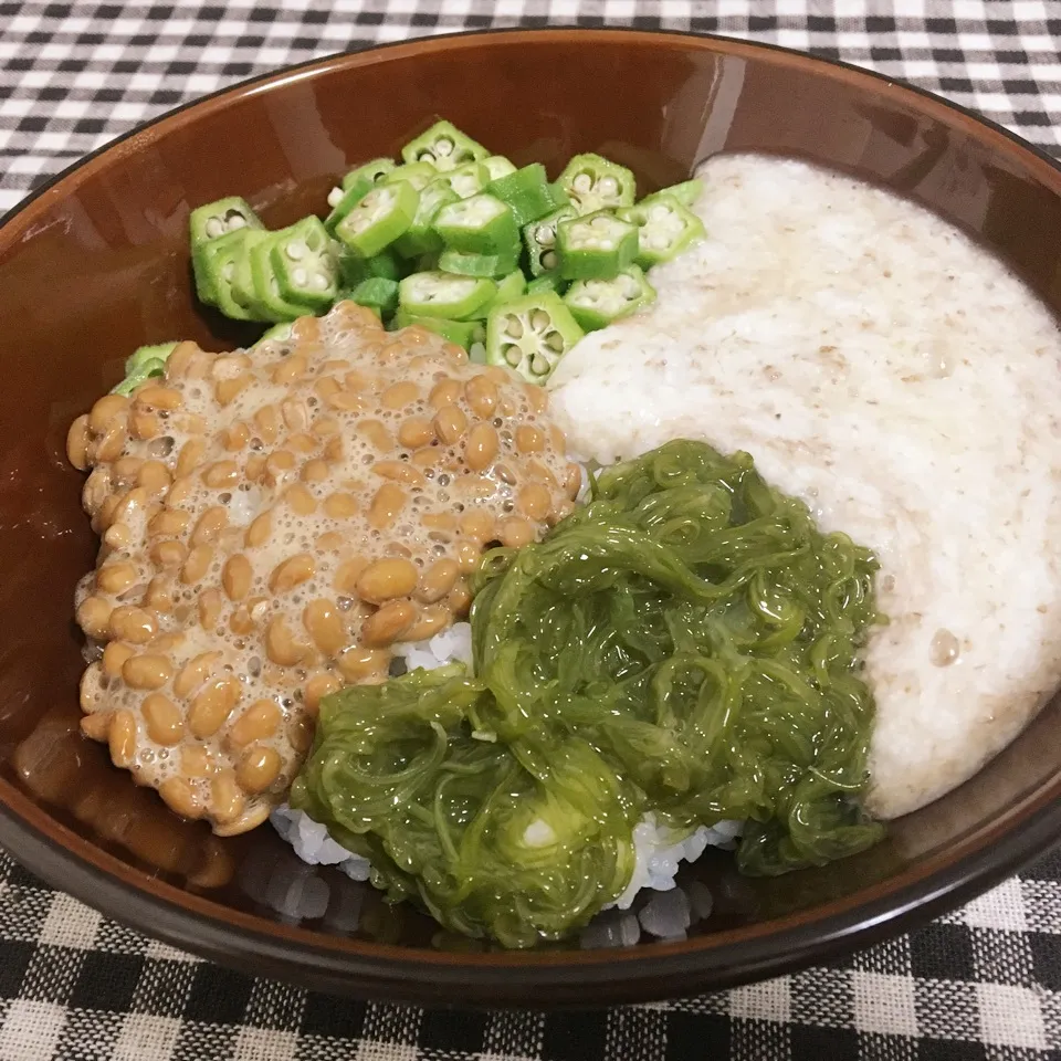 【飯研】ねばねば四天王丼|まぁたんさん