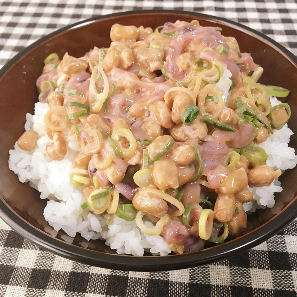 Snapdishの料理写真:【飯研】塩辛納豆ご飯|まぁたんさん