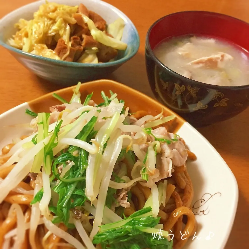 Snapdishの料理写真:＊焼うどん♪もつ煮、白湯スープ。＊|ultramarineさん