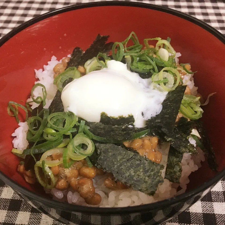 【飯研】温玉のせ納豆ご飯|まぁたんさん