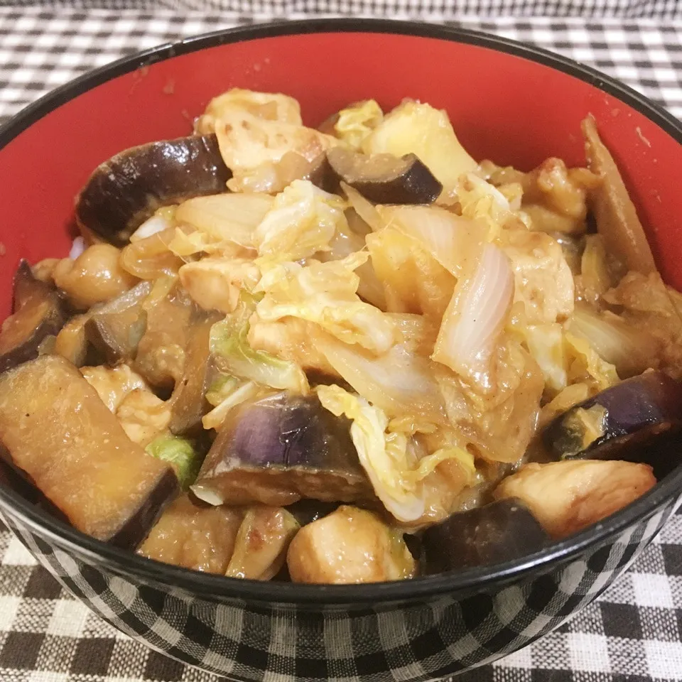 Snapdishの料理写真:【飯研】鶏肉と茄子の味噌炒め丼|まぁたんさん