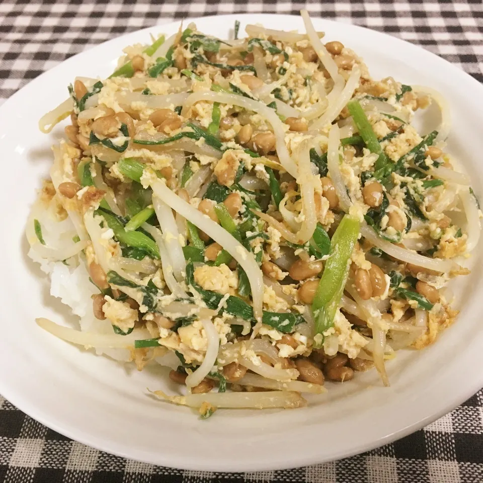 【飯研】ニラもや玉納豆丼|まぁたんさん