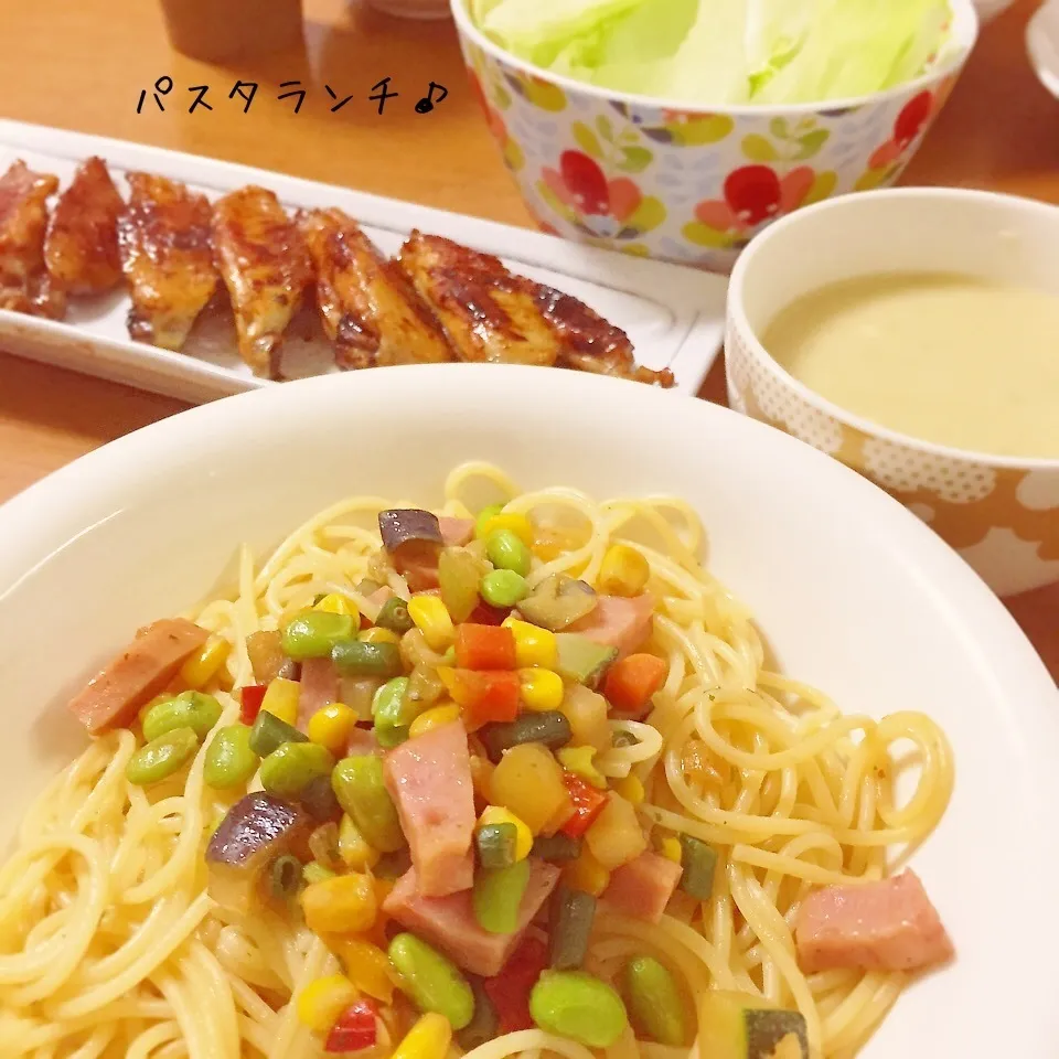 Snapdishの料理写真:＊簡単パスタでごはん♪＊ペコリ地味な不具合。。|ultramarineさん