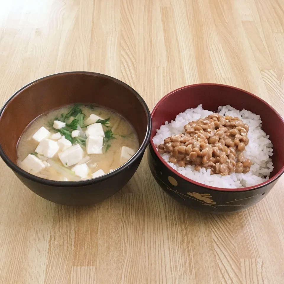 Snapdishの料理写真:【朝食】納豆ご飯と味噌汁|まぁたんさん